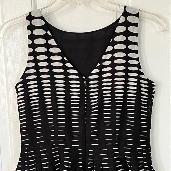 Talbots Geo Black and White Polkadot Fit and Flare Dress Size 6P Pin Up Retro - Picture 6 of 12